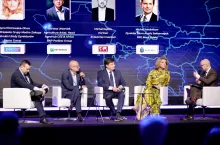 Bartosz Urbaniak, BNP Paribas (drugi od lewej) (fot. Wiadomości Handlowe)