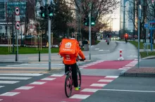 Dostawca Pyszne.pl (fot. Shutterstock)