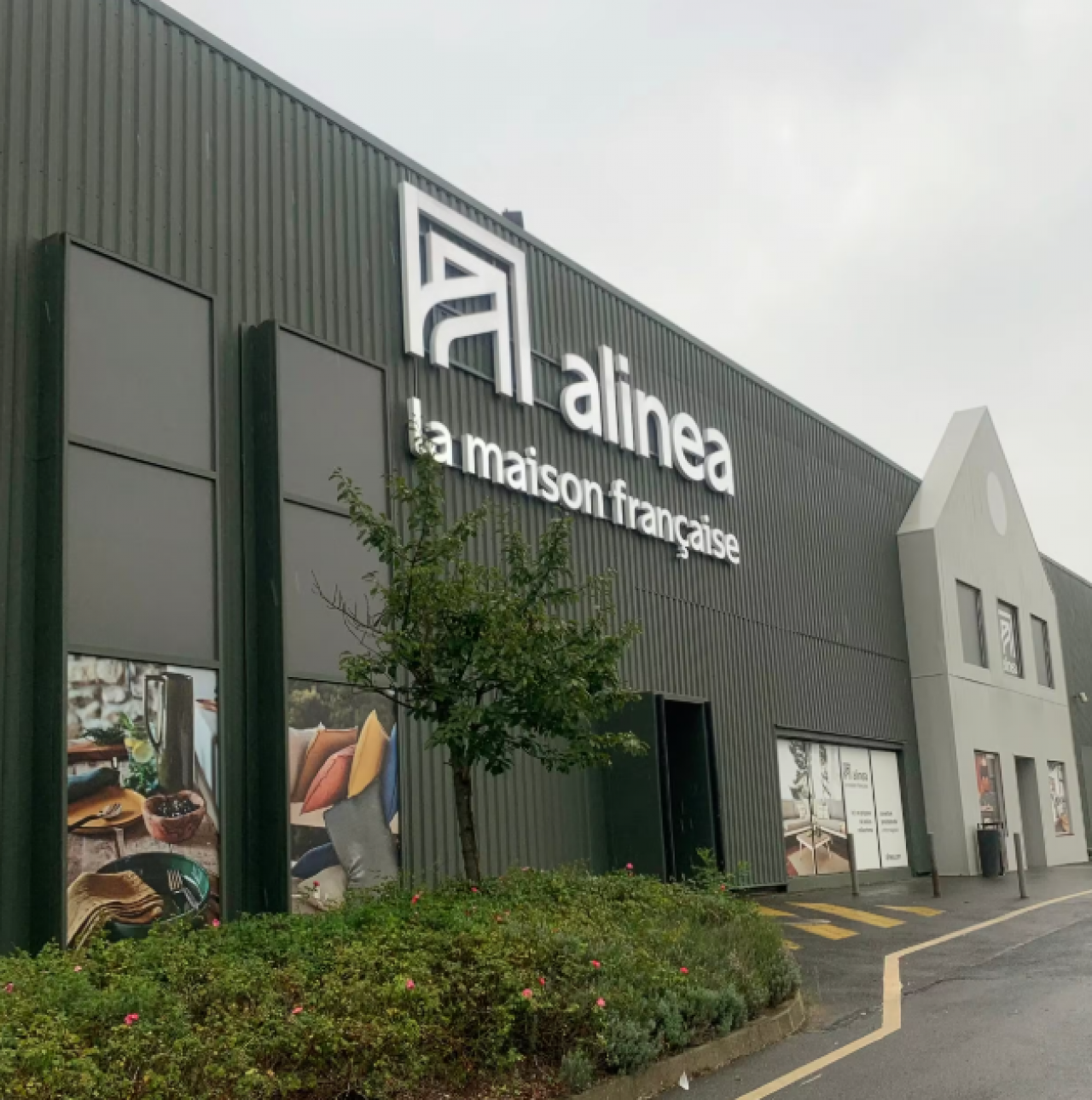 Francuski sprzedawca mebli ogłosił upadłość (fot. Alinea)