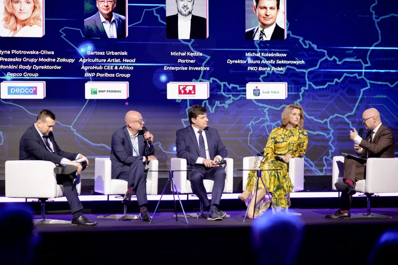 Bartosz Urbaniak, BNP Paribas (drugi od lewej) (fot. Wiadomości Handlowe)