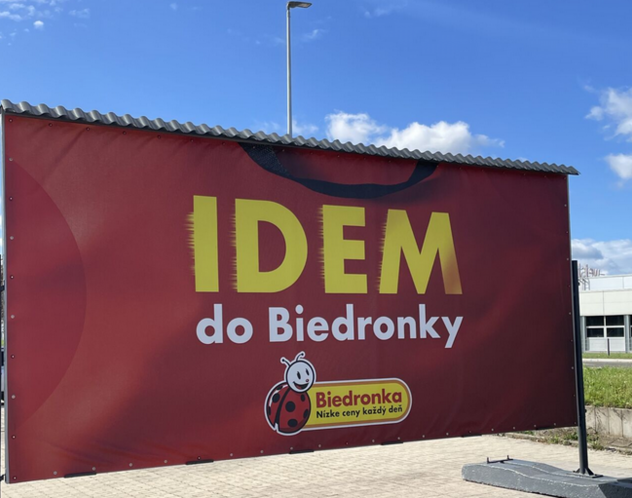 Biedronka ma już 8 sklepów na Słowacji. Do końca 2026 r. będzie ich tam już 50, Źródło: Marcin Gipsiak/Linkedin