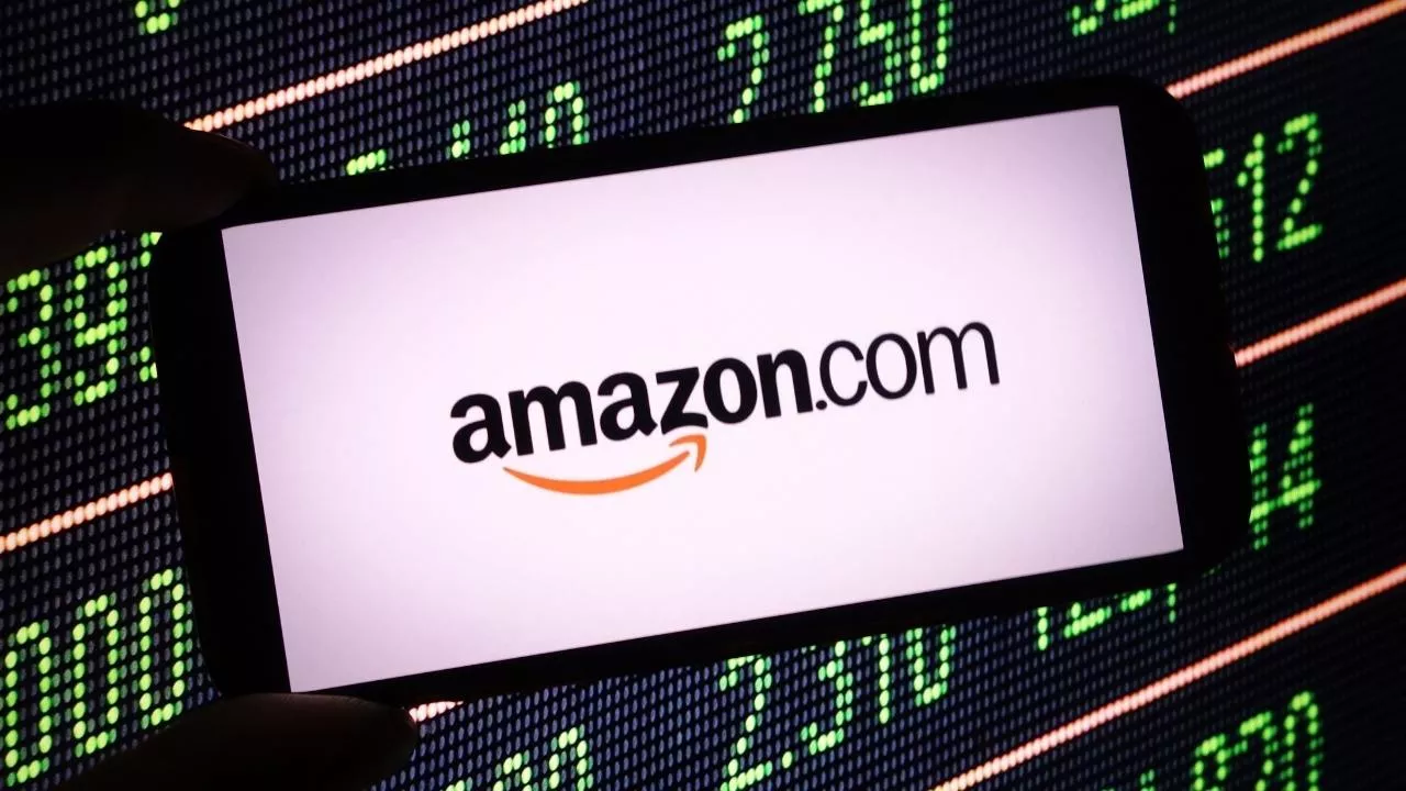 Amazon wprowadza dopłatę paliwowo-logistyczną (fot. Shutterstock)