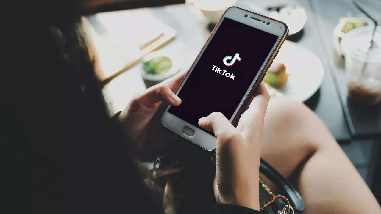 TikTok Shop zyskuje popularność (fot. Shutterstock)