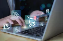 Polacy kupują coraz więcej online. Nowe trendy i wzrosty do 269 proc (fot.Shutterstock)