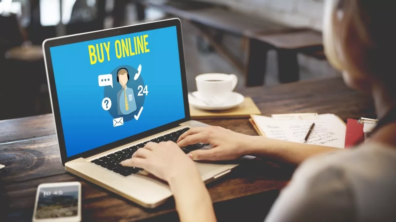 Konwersacyjny e-commerce może niebawem stać się nowym standardem sprzedaży online (fot. Shutterstock)