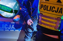 Policja w Oławie ujęła sprawcę napadów na sklepy Żabka (fot. Shutterstock/Canva)