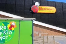 W 2025 roku sieć Biedronka znacząco ograniczyła zużycie plastiku (fot. Shutterstock)