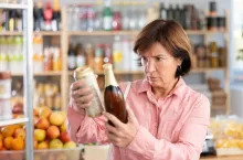 Sprzedaż alkoholu stawia branżę FMCG przed pytaniem o balans między wygodą klienta a odpowiedzialnością społeczną (fot. Shutterstock)