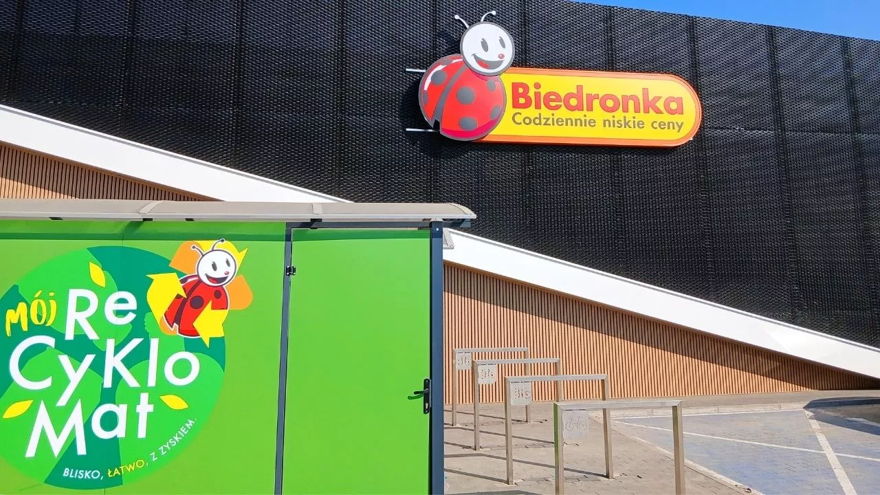 W 2025 roku sieć Biedronka znacząco ograniczyła zużycie plastiku (fot. Shutterstock)