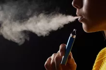 Jednorazowe e-papierosy można dziś nabyć bez akcyzy (fot. Shutterstock)