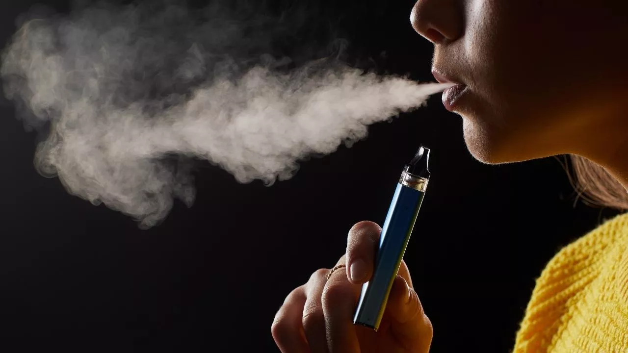 Jednorazowe e-papierosy można dziś nabyć bez akcyzy (fot. Shutterstock)