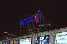 Carrefour pozbywa się dziesiątek sklepów we Francji (fot. Shutterstock)