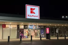 Kaufland chce otwierać maksymalnie po kilkanaście sklepów rocznie w Polsce (fot. Marina Chernivetskaya/Shutterstock)
