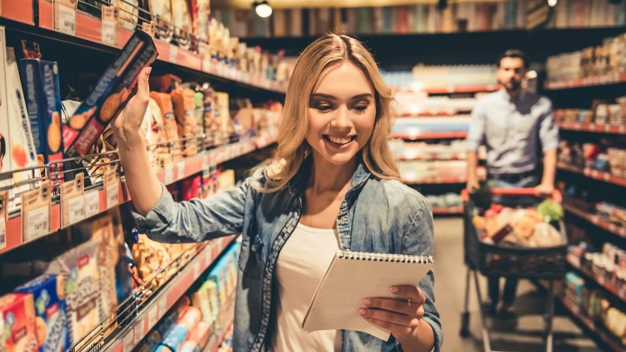 Prawie 90 proc. Polaków robi zakupy spożywcze co najmniej dwa razy w tygodniu [RAPORT]