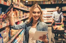 Prawie 90 proc. Polaków robi zakupy spożywcze co najmniej 2 razy w tygodniu (fot. Shutterstock)