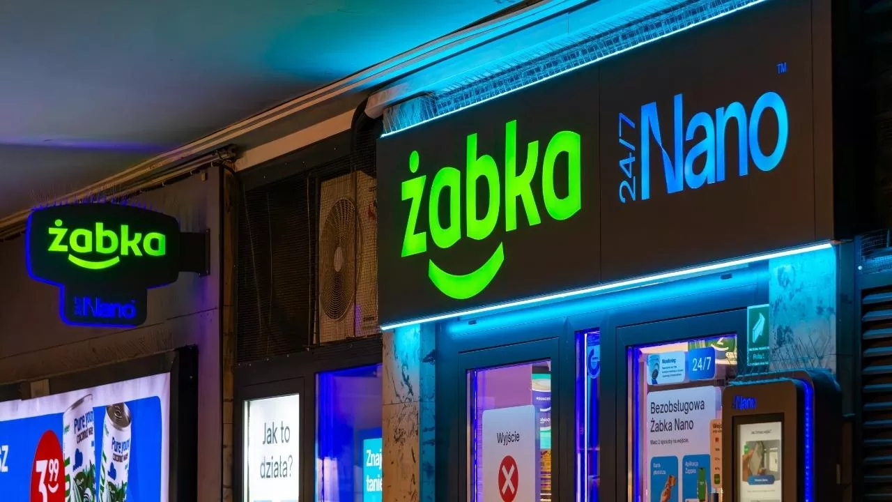 Na zdj. sklep autonomiczny Żabka Nano (fot. Shutterstock)