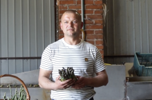 Rolnik Cezary Czapla z Lubelszczyzny, specjalizujący się w uprawie szparagów (fot. Delio)