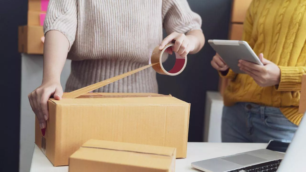 Rewolucja w e-commerce: Paczkonauta AI sam wybierze najtańszego kuriera