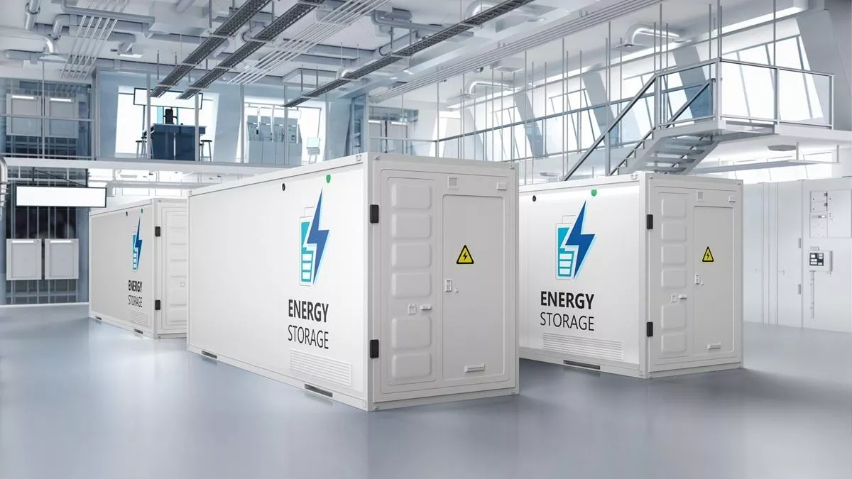 Sieci handlowe powinny inwestować w magazyny energii? Wskazujemy za i przeciw