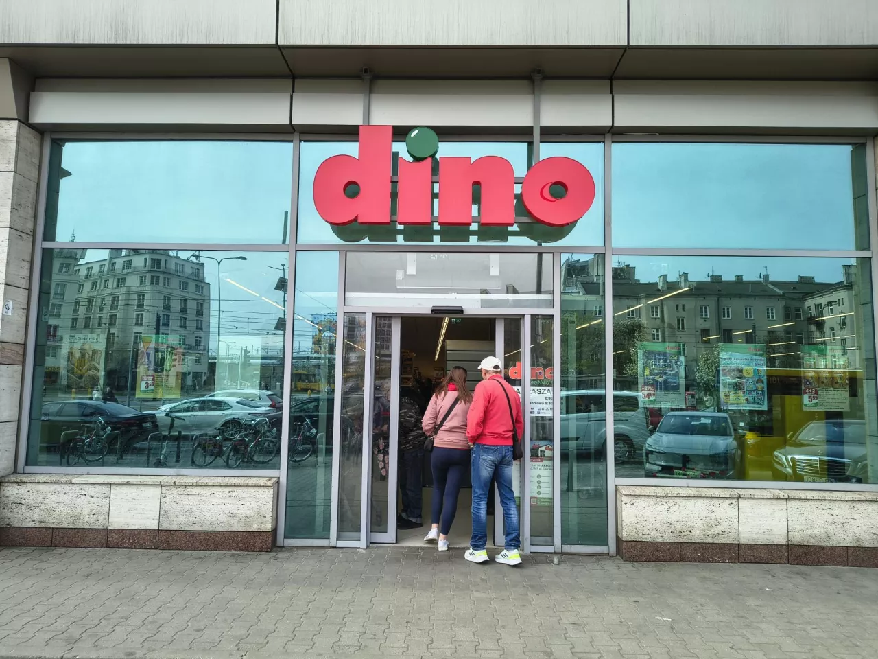 Supermarket sieci Dino przy ul. Kijowska 1 w Warszawie