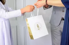 Polacy racjonalnie podchodzą do wydatków na prezenty pierwszo-komunijne (fot. shutterstock)