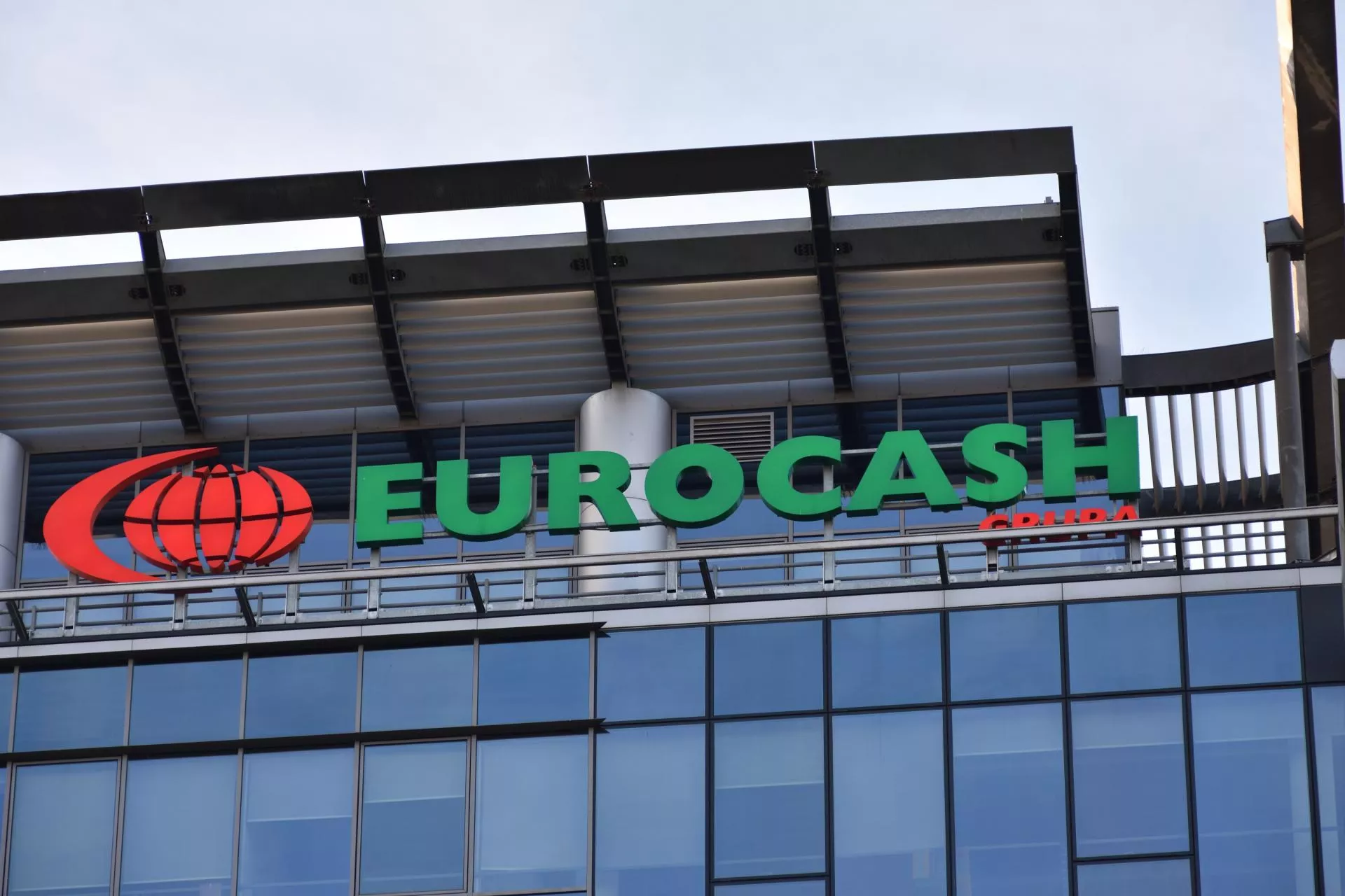 Nowa strategia Eurocashu zaczyna działać? Firma zmniejsza stratę operacyjną i poprawia rentowność
