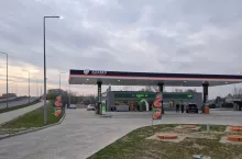 Żabka coraz mocniej wchodzi na stacje paliw w Polsce
