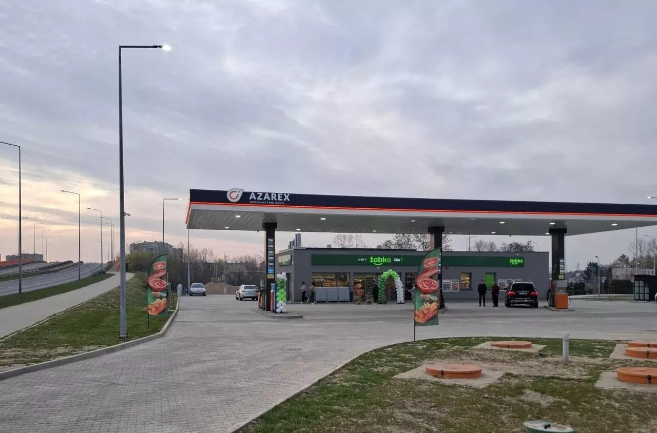 Żabka coraz mocniej wchodzi na stacje paliw w Polsce