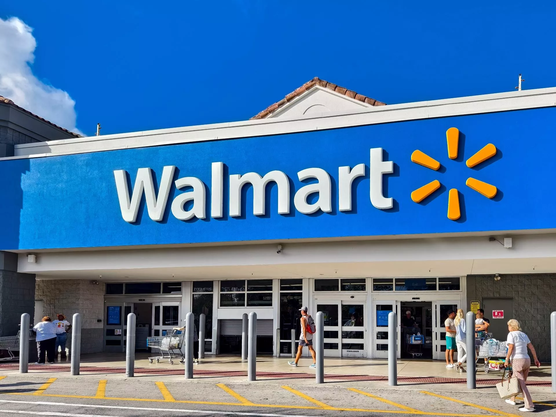 Walmart tnie 1000 etatów. Największy retailer świata zamienia ludzi na technologię
