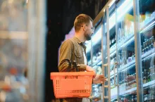 Czy reklama alkoholu zostanie całkowicie zakazana? (fot. Shutterstock)