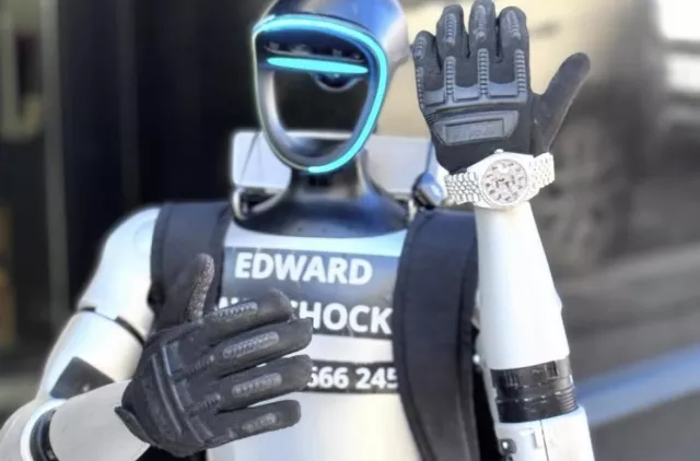 Edward Warchocki wszedł do sklepu Merkus i wywołał sensację. Robot-influencer przyciągnął tłumy klientów