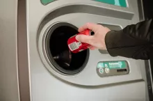 System kaucyjny przyciąga klientów do sklepów. Widać dodatkowy ruch (fot. Shutterstock)
