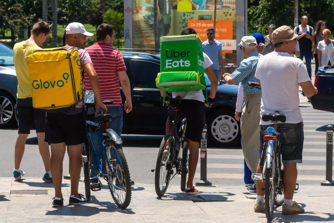 Uber chce przejąć właściciela Glovo. Czy dojdzie do zakupu? (fot. Shutterstock)