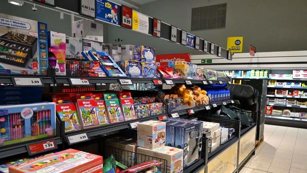 Dzień Dziecka w dyskontach. Biedronka i Lidl miażdżą rynek (fot. Shutterstock)