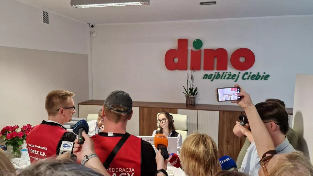 Protest przed siedzibą Dino w Krotoszynie potrwa 3 dni. ”Skala łamania prawa poraża: - mówią związkowcy (fot. Paweł Mikos/wiadomoscihandlowe.pl)