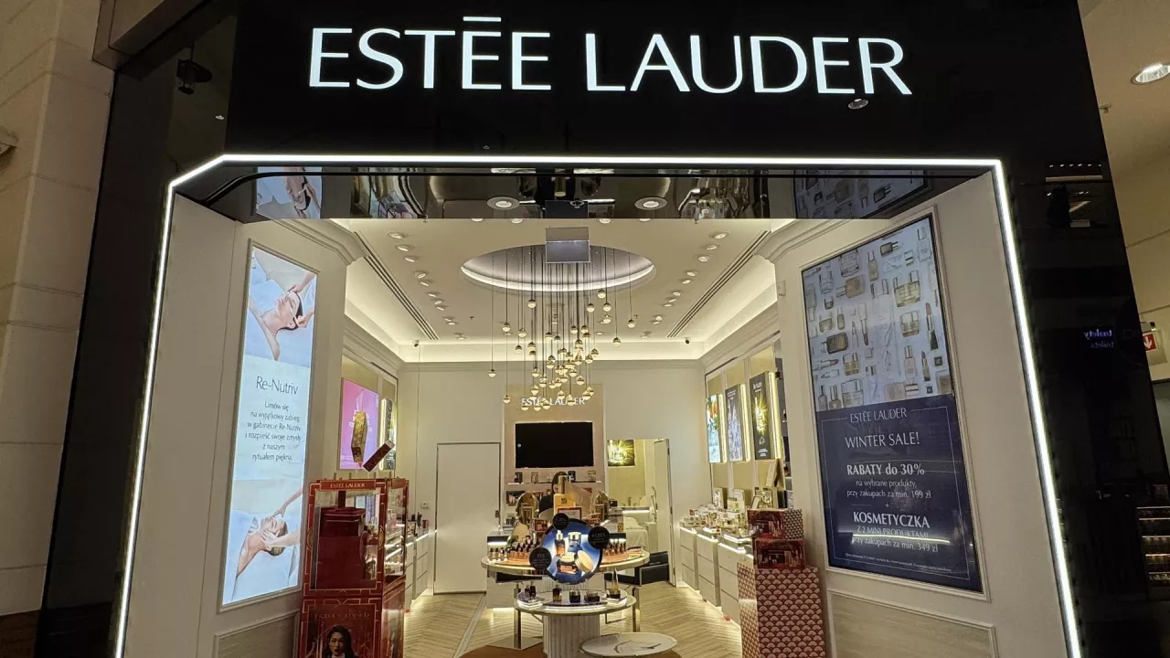Puig i Estée Lauder kończą rozmowy o fuzji za 40 mld dolarów (fot. Shutterstock)