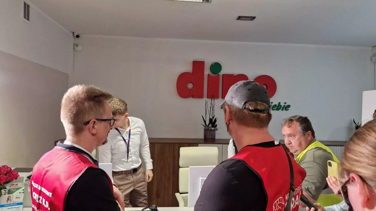 Trwa 3-dniowy protest przed siedzibą Dino w Krotoszynie [ZDJĘCIA] (fot. Paweł Mikos/wiadomoscihandlowe.pl)