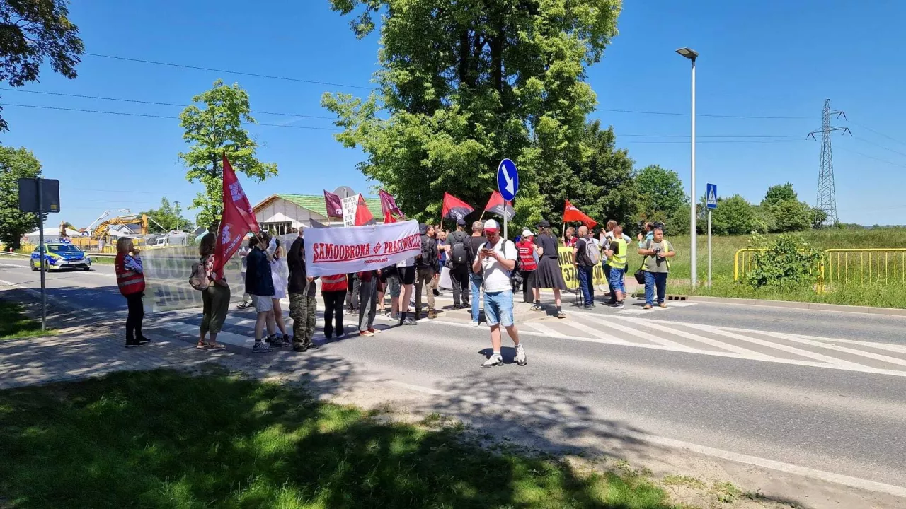 Trwa 3-dniowy protest przed siedzibą Dino w Krotoszynie [ZDJĘCIA] (fot. Paweł Mikos/wiadomoscihandlowe.pl)