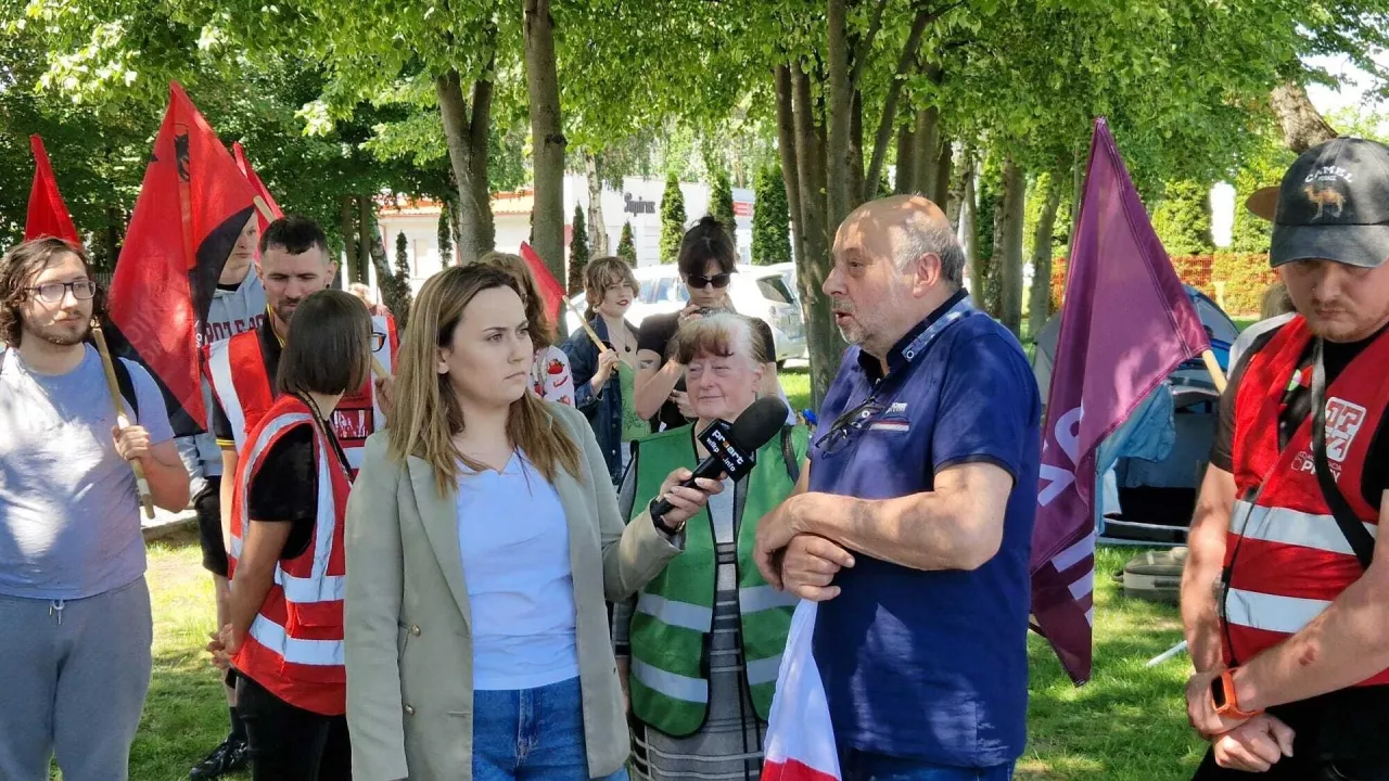 Trwa 3-dniowy protest przed siedzibą Dino w Krotoszynie [ZDJĘCIA] (fot. Paweł Mikos/wiadomoscihandlowe.pl)