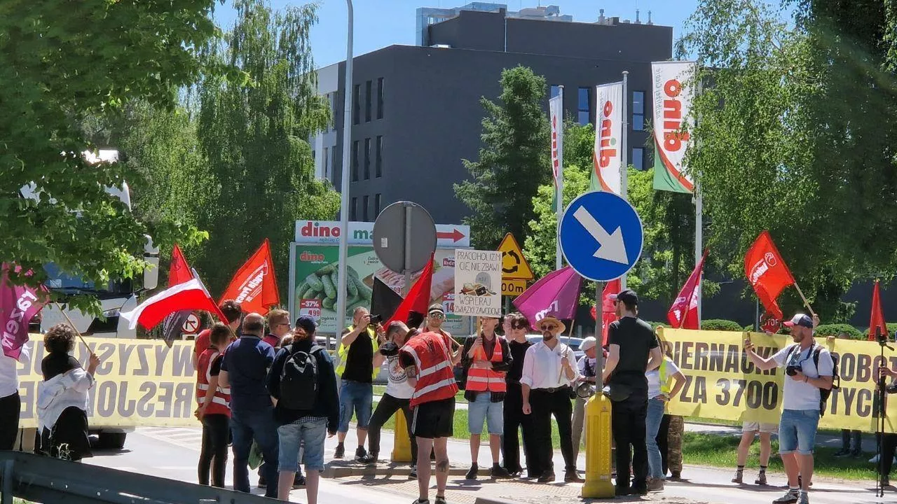 Trwa 3-dniowy protest przed siedzibą Dino w Krotoszynie [ZDJĘCIA] (fot. Paweł Mikos/wiadomoscihandlowe.pl)