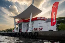 Orlen uruchomił osiem nawodnych stacji paliw na sezon letni 2026 (fot. mat. prasowe)