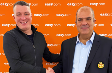 Cas Paton (z lewej) i Sir Stelios Haji-Ioannou (fot. Easygroup)