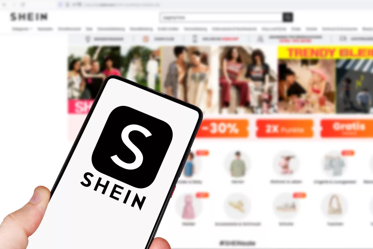 Shein z kolejną karą we Francji (fot. Shutterstock)
