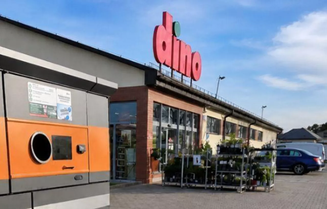 Dino instaluje butelkomaty we wszystkich swoich sklepach