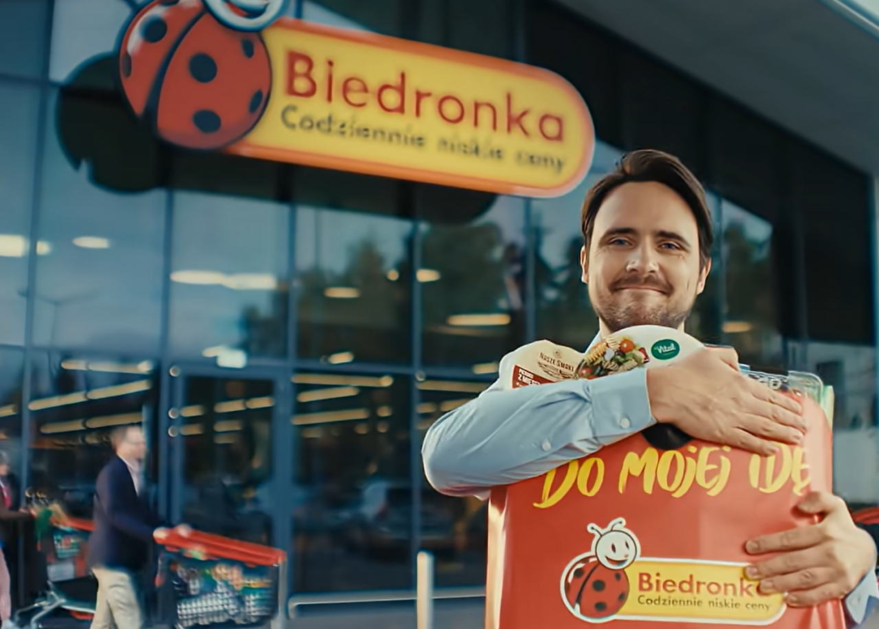 Biedronka rozwija swoją komunikację cenową. Do hasła ”Codziennie niskie ceny” dodaje ”Od zawsze, na zawsze”