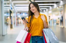 Polacy szukają jakości i promocji. Jak zmieniają się decyzje zakupowe? (fot. Shutterstock)
