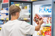 Mimo presji inflacyjnej Polacy chętnie sięgają po lody wysokiej jakości (fot. Shutterstock)