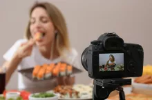 Zmiany w zachowaniach konsumentów, rozwój technologii oraz nowe zjawiska społeczne i medyczne kształtują przyszłość branży spożywczej (fot. Shutterstock)