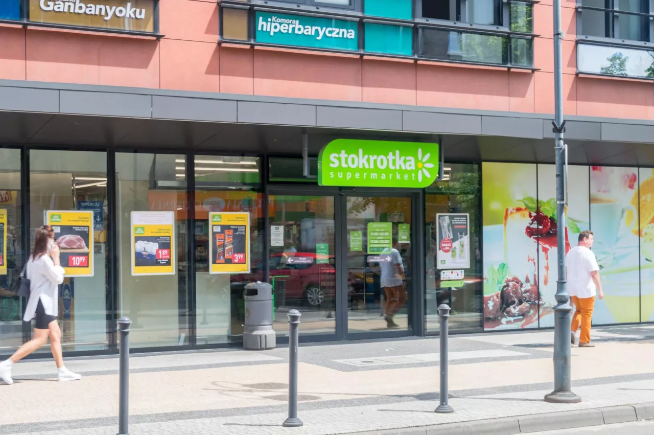 Na zdj. sklep sieci Stokrotka w podwarszawskim Pruszkowie (fot. Robson90/Shutterstock)