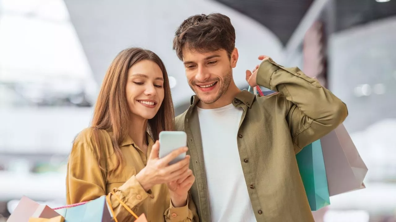 Co najmniej połowa polskich konsumentów podejmuje decyzje zakupowe pod wpływem promocji (fot. Shutterstock)